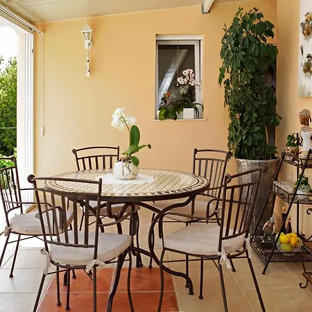 Apartment Sunshine Apartment Doda